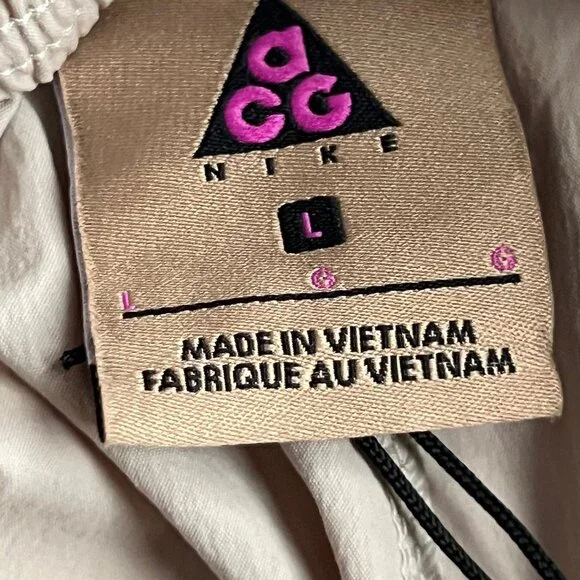 Vintage Nike ACG Hiking Shorts (CK7845-223) - Beige - Size L (NWT) - Picture 6 of 9